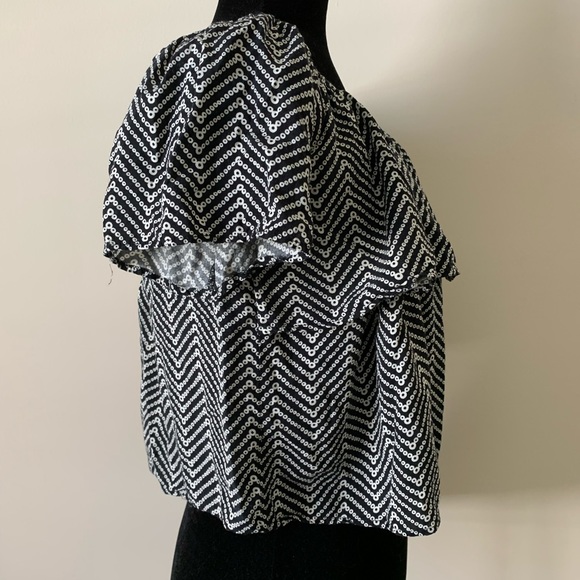 Pattern Crop Top - Picture 2 of 5